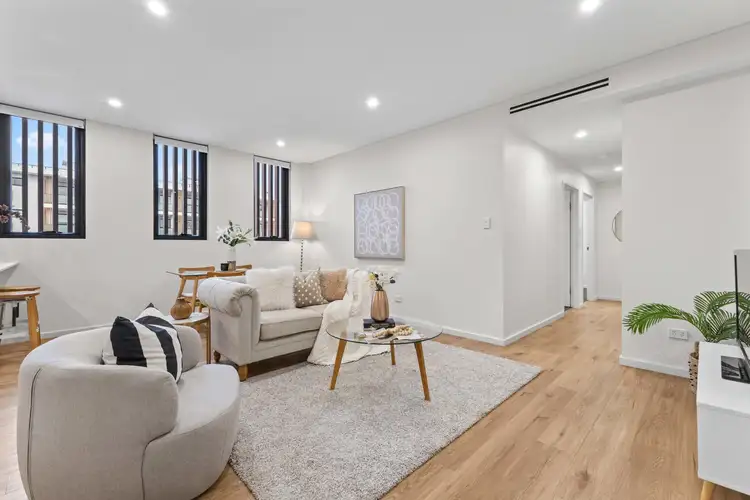 61/114 Great Western Highway