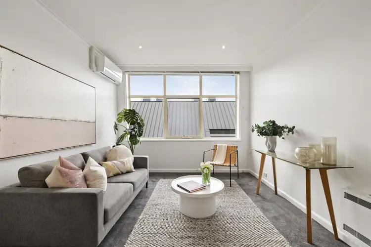 16/22A Rockley Road