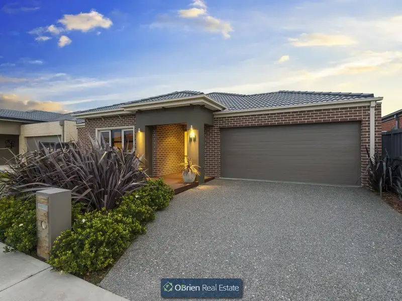 Main view of Homely house listing, 19 Fieldstone Crescent, Cranbourne North VIC 3977