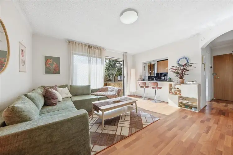 7/5 Byron Street