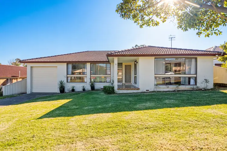 3 Hillsdale Close