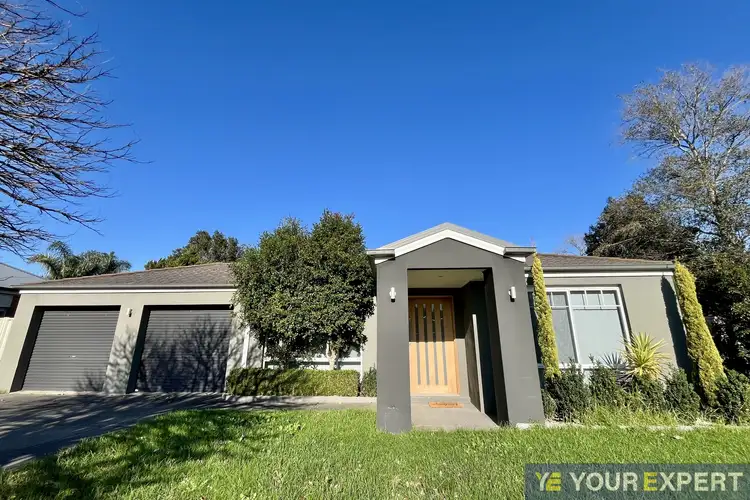8 Howqua Place