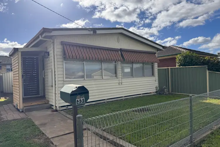 33 Alma Street