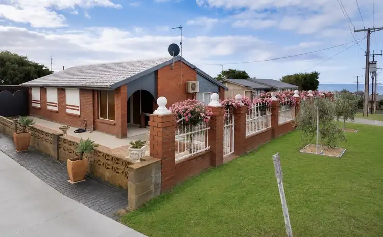 6 Newton Street