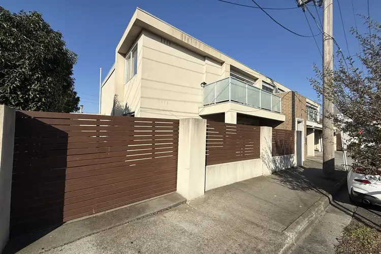 2/23 Farmer Street