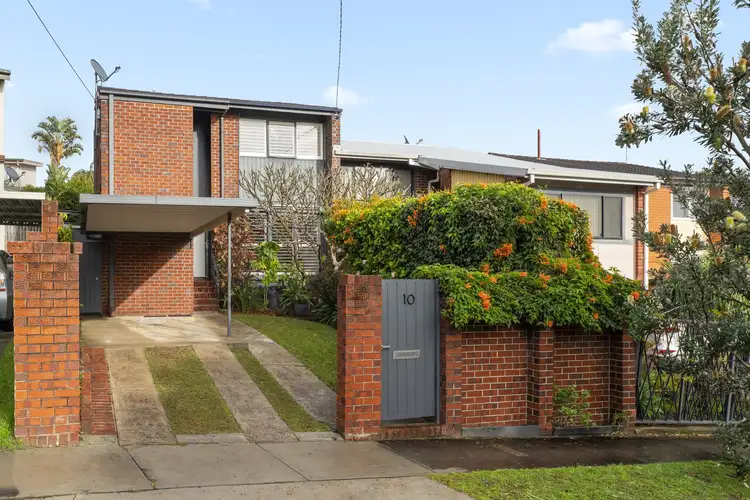 10 Curtin Crescent