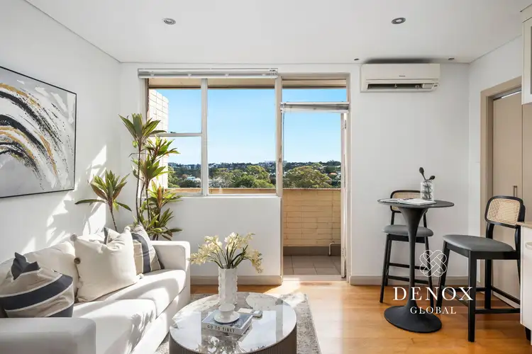 6/5 Western Crescent