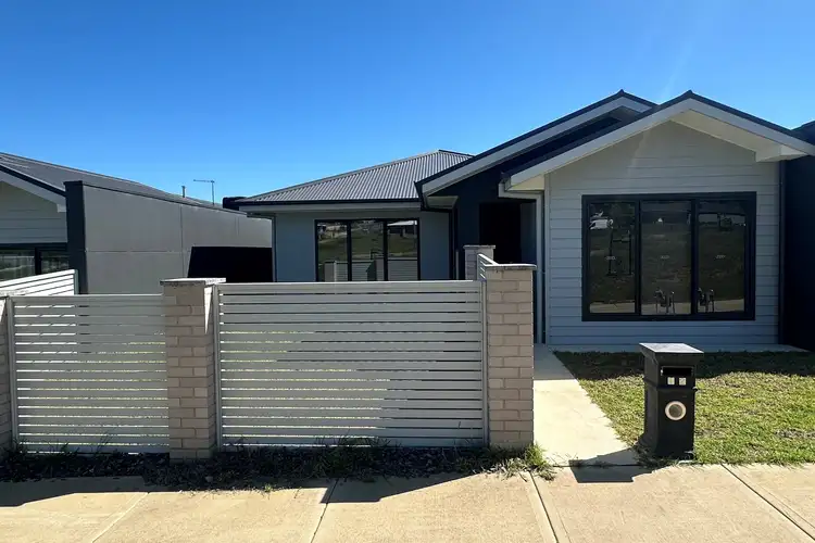 12 Bradbury Lane