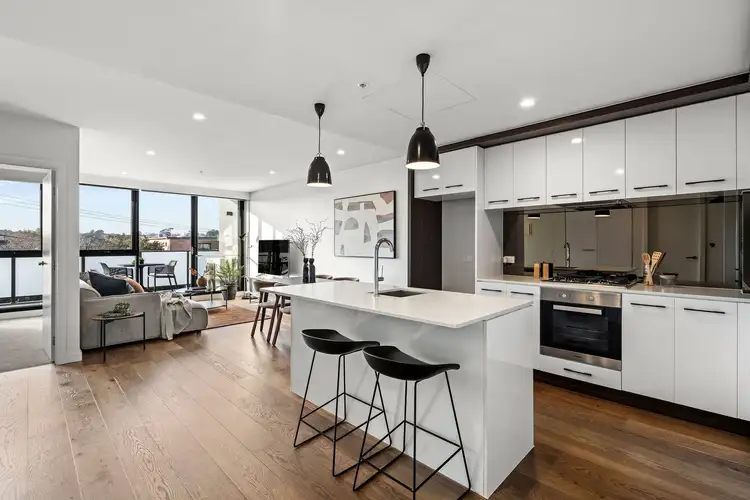 116/11 Glass Street