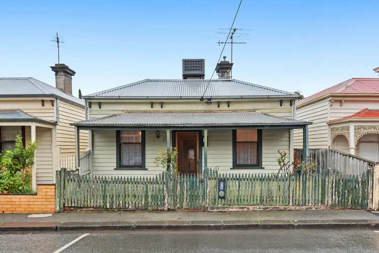 17 Peckville Street