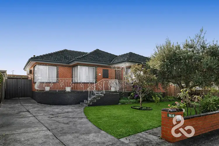96 Messmate Street