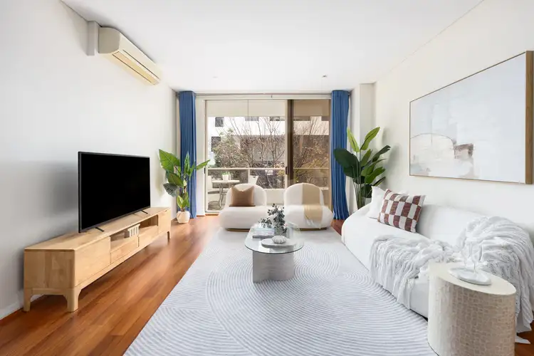 21/22 Crystal Street