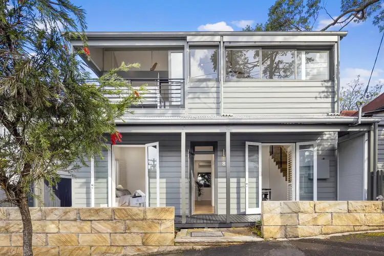8 Bruce Street