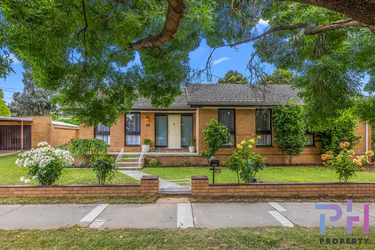 215 Holdsworth Road