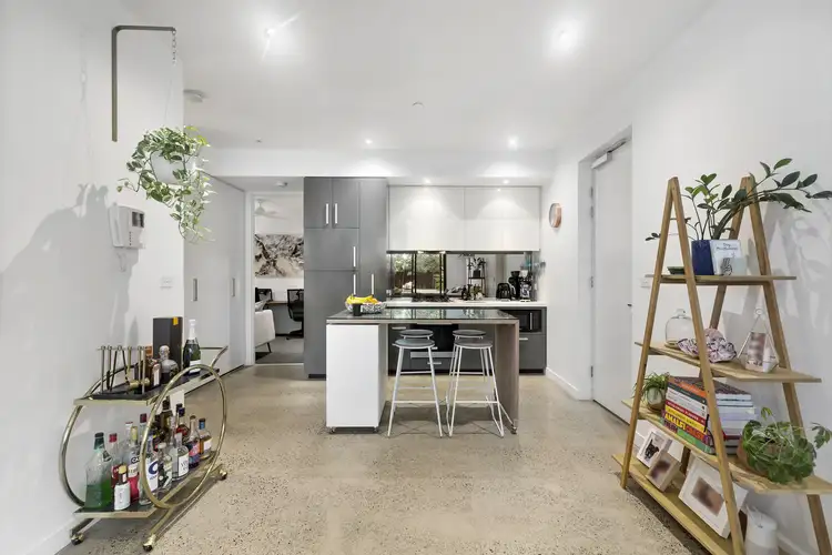 5/8 Charles Street