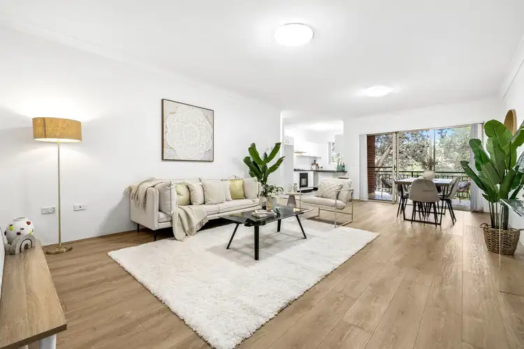 10/2-4 Lister Avenue