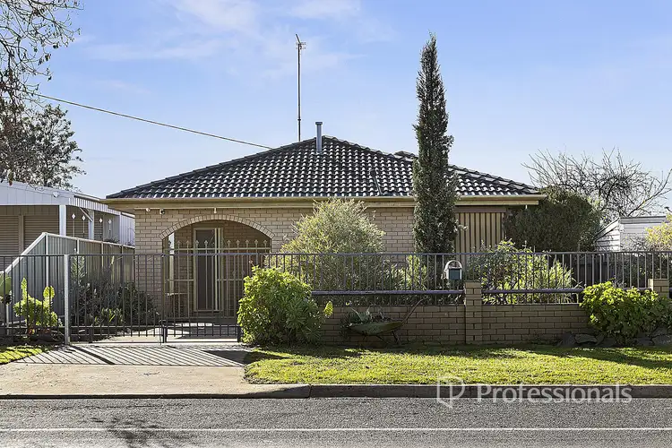 8 Dundas Road
