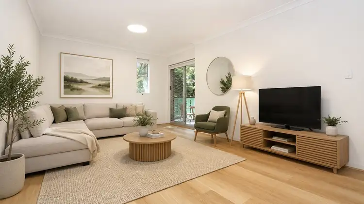 8/4 Gillies Street