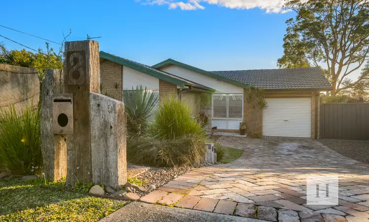 8 White Swan Avenue