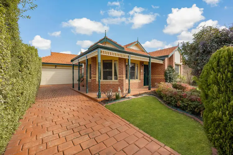 2 Woodstock Close