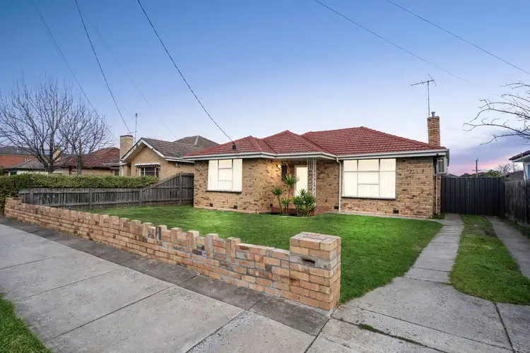12 Highlawn Avenue
