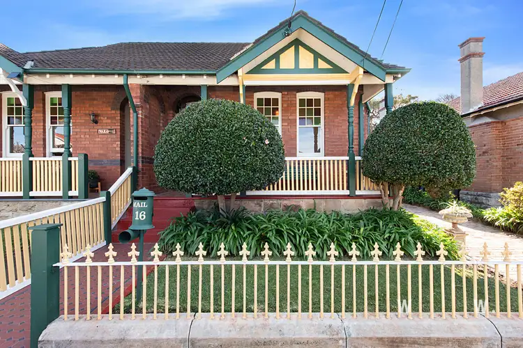 16 Bowman Street