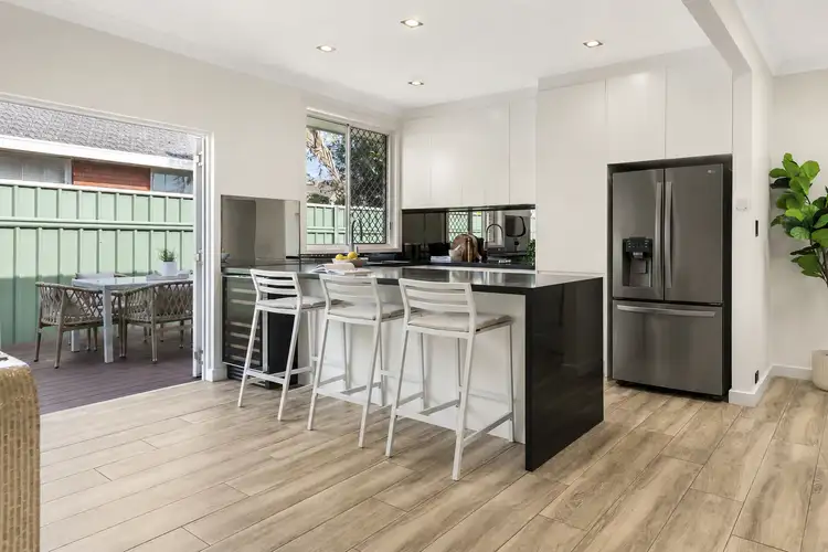 4/9 Solander Street