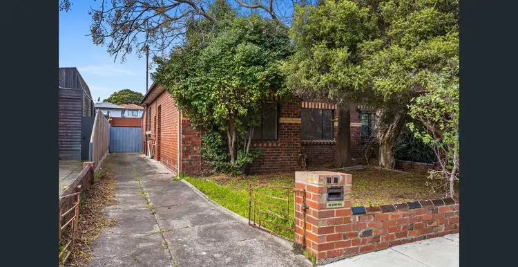 12 Hawthorn Street