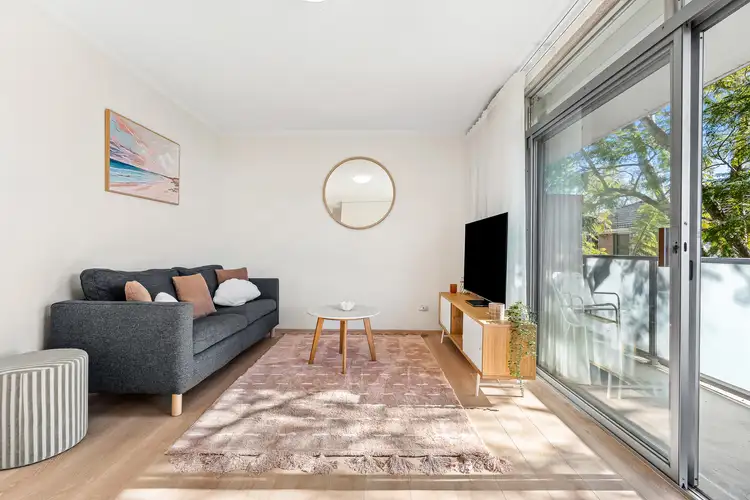 10/19 Westminster Avenue