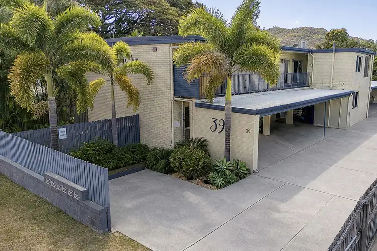 2/39 Armstrong Street