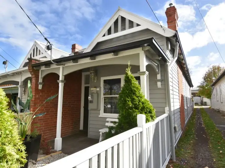 108 Raglan Street South