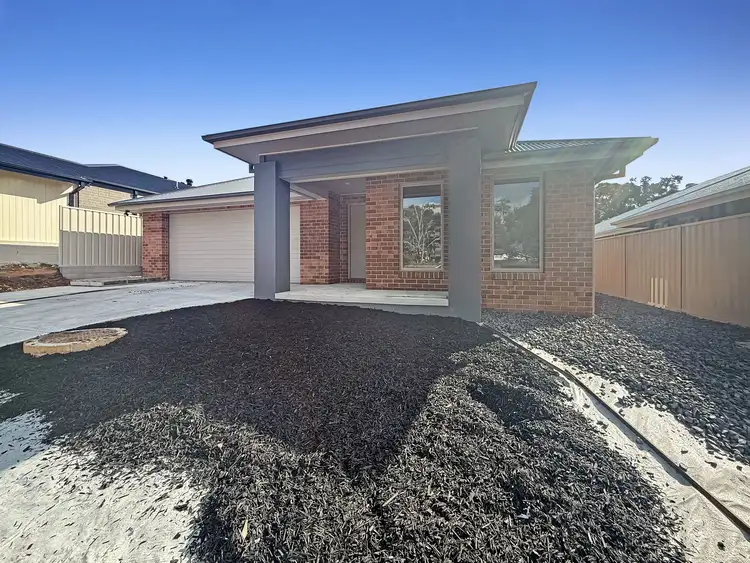 8 Hopkins Crescent