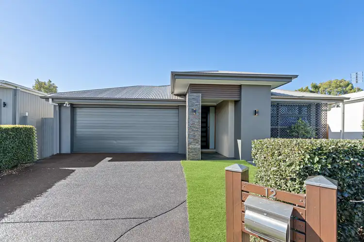 12 Russet Close