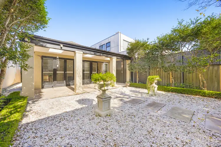 12 Roe Street