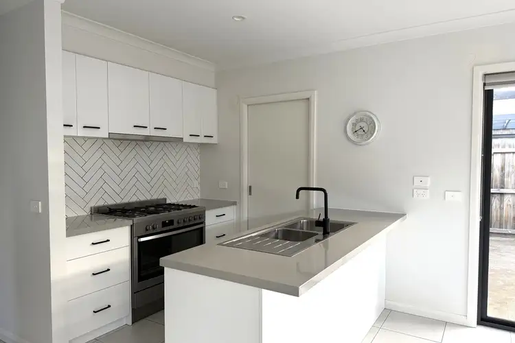2/1 Alder Crescent