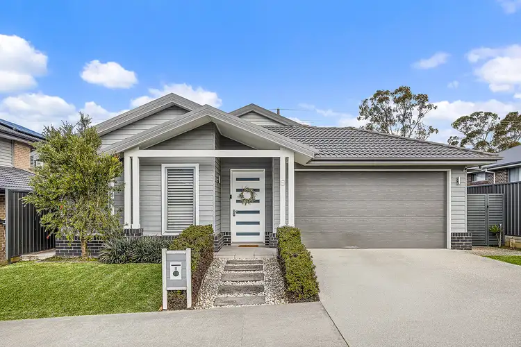 8 Thornbill Street