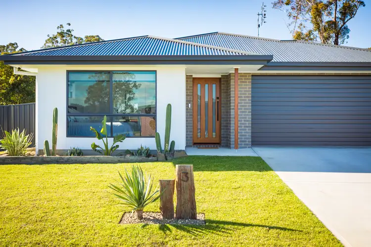 3 Lomandra Avenue