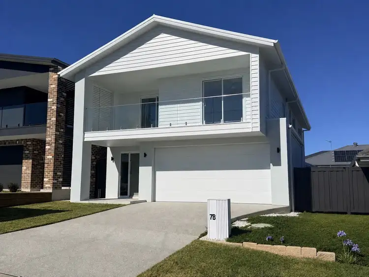 7b Teasdale Avenue