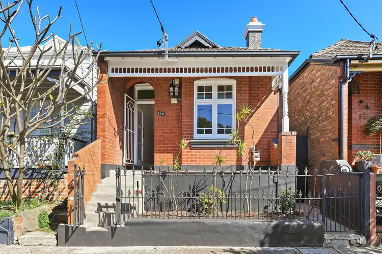 198 View Street