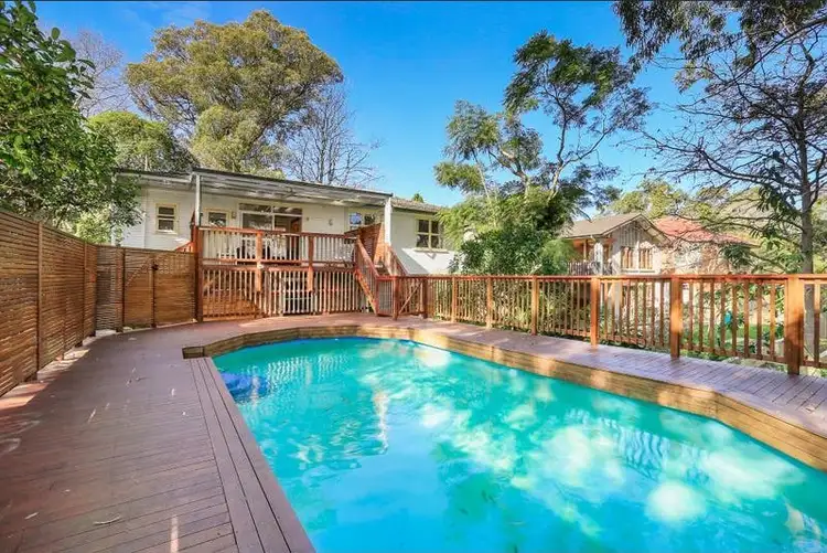 6 Benaroon Avenue