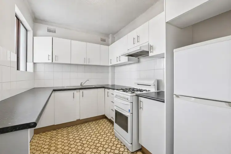 9/10-16 Hegerty Street