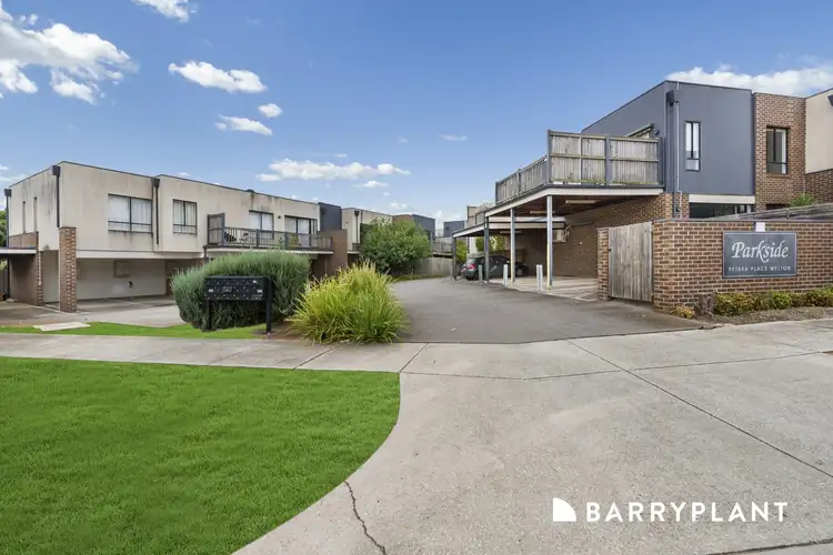3/9 Petrea Place