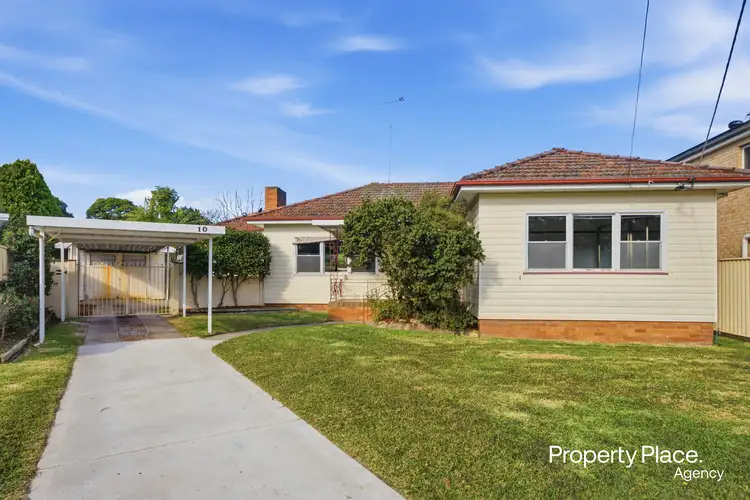10 Treatt Avenue