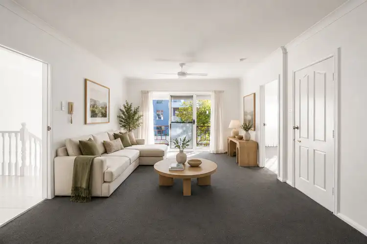2/24 Bourke Street