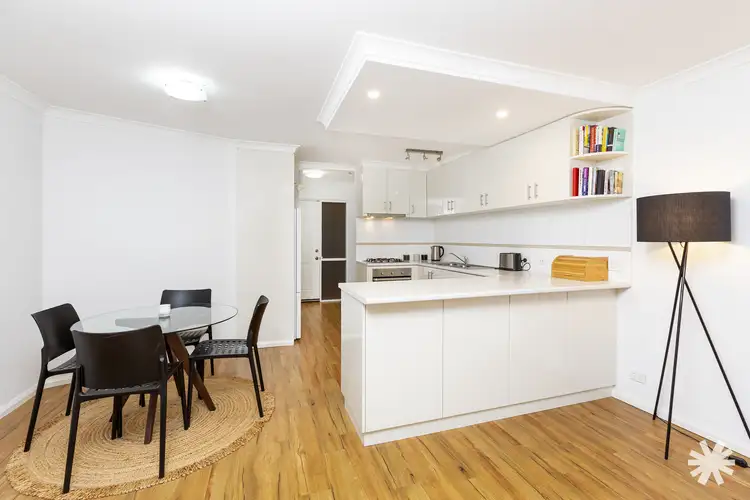 2/2 Manning Terrace