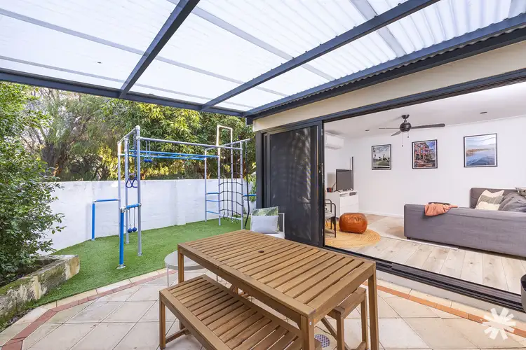 1/8 Lawrence Street