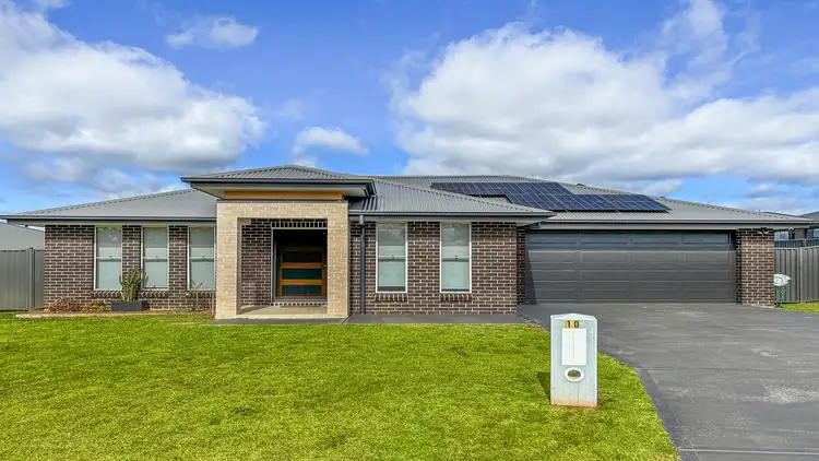 10 Knox Crescent