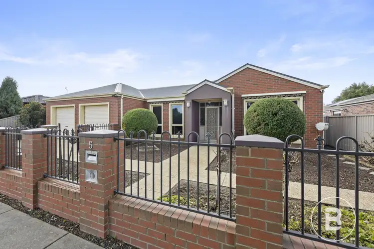 5 Deakin Drive