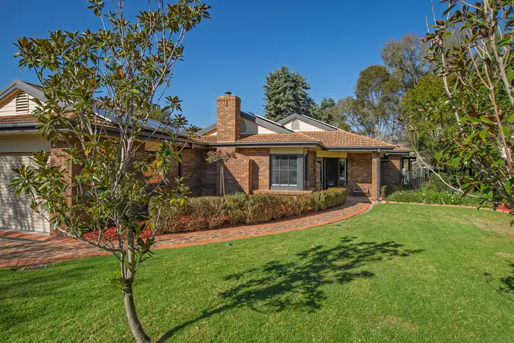 807 St James Crescent