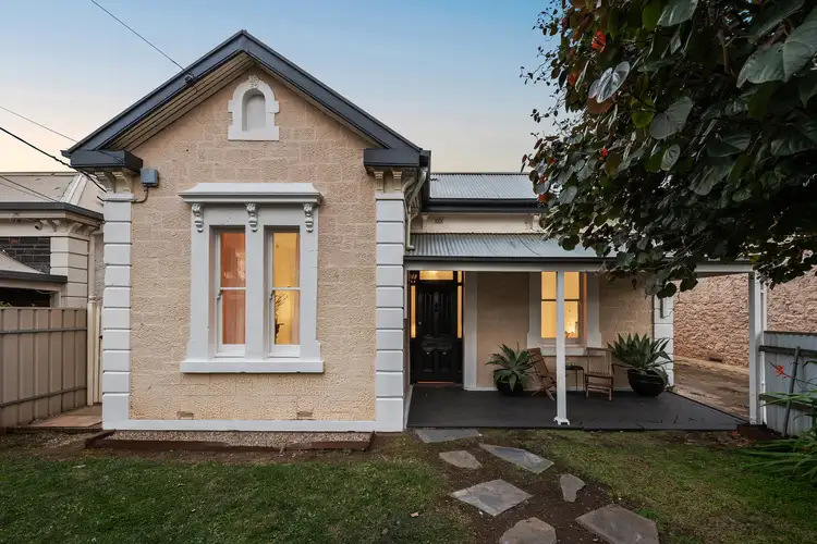 7 Torrens Street
